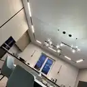 Кухня до потолка · трековый свет